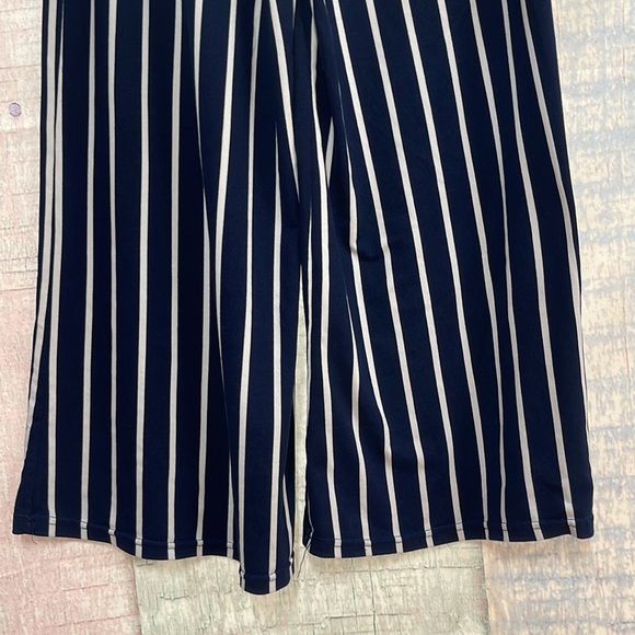 - In good used condition Woman’s Capella wide leg pants. Size is medium. - Picture 9 of 14